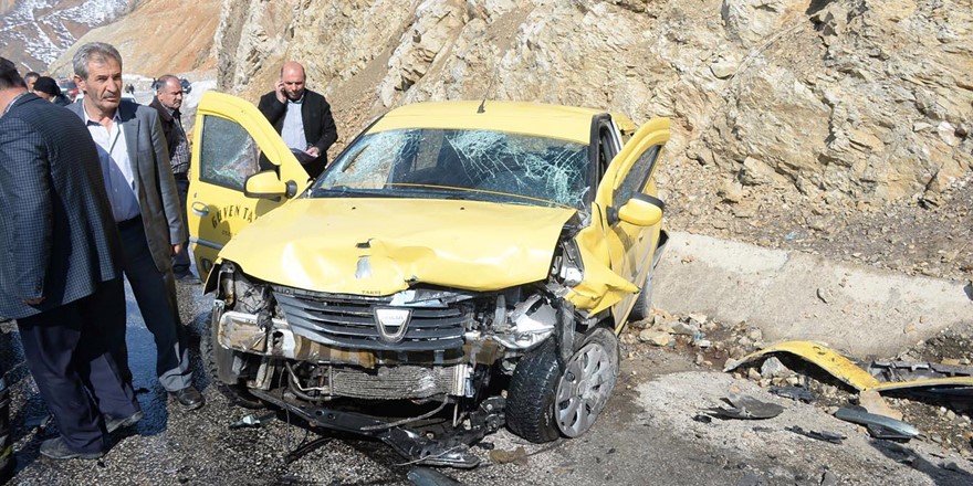 Mutki'de Trafik Kazası: 1 Ölü 6 Yaralı