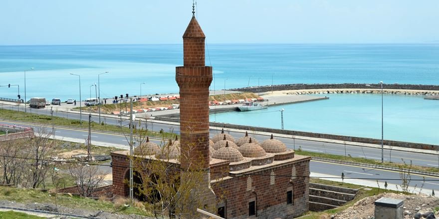 Tarihi Tuğrul Bey Camisinde Restorasyon Çalışmaları