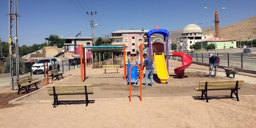Adilcevaz Belediyesinden Her Mahalleye Bir Park