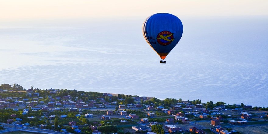 Doğu'nun İlk Balon Turu Ahlat'ta Yapıldı