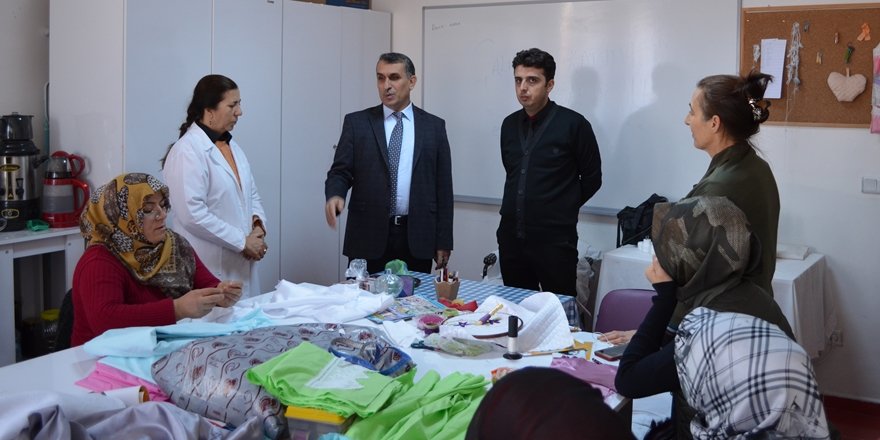 Kadınlar Meslek Kurslarıyla Hayatlarını Şekillendiriyor