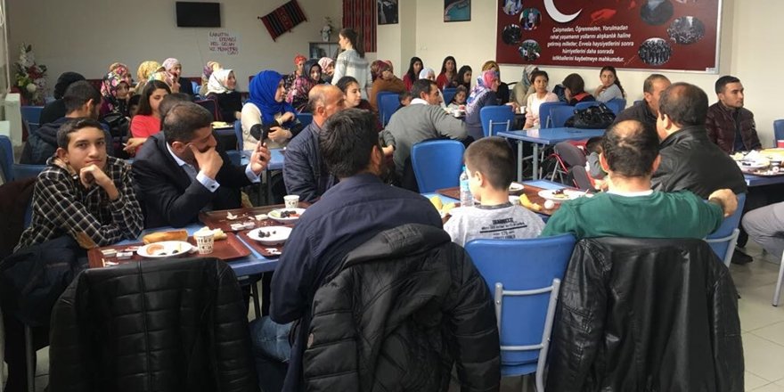 Adilcevaz KYK’dan Engellilere Kahvaltı