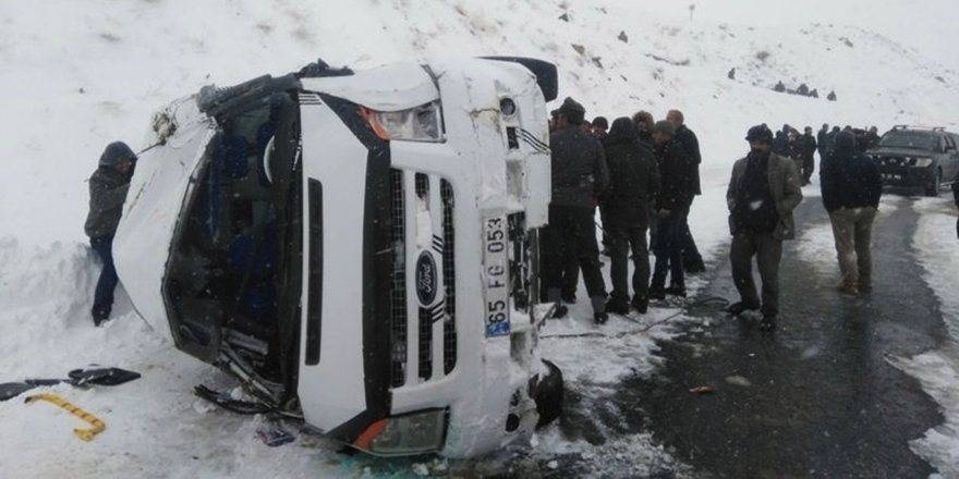 Öğretmenleri Taşıyan Minibüs Takla Attı