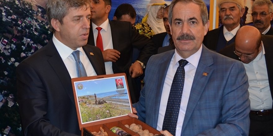 İzmir’de Düzenlenen Bitlis Tanıtım Günleri Başladı