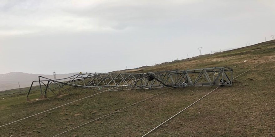 Şiddetli Fırtına Elektrik Hatlarına Zarar Verdi