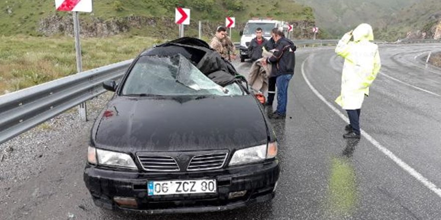 TIR Otomobile Çarptı; 1 Ölü, 2 Yaralı