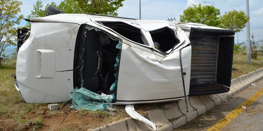 Adilcevaz’da Trafik Kazası; 3 Yaralı