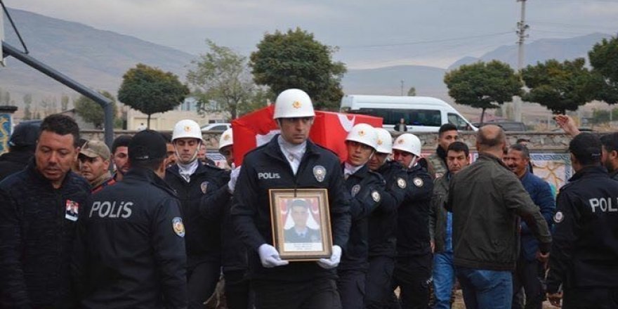 Kalp Krizi Sonucu Şehit Düşen Genç Polis Memuru Toprağa Verildi