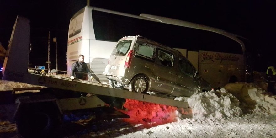 Tatvan'da Trafik Kazası; 5 Yaralı