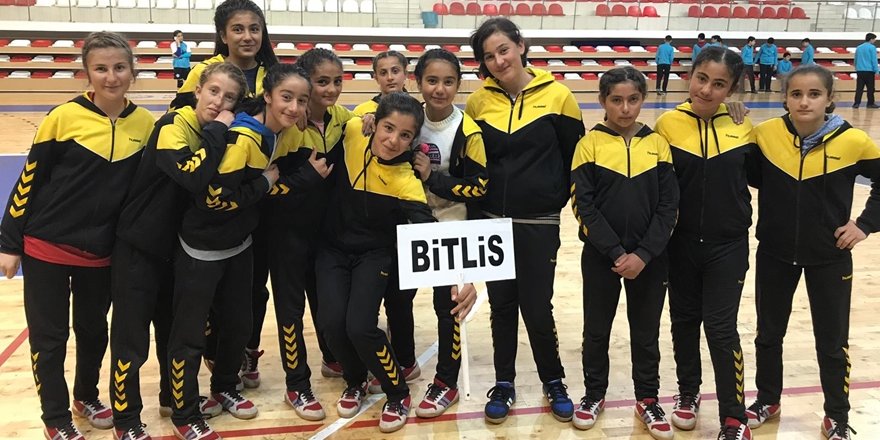 Kızlarımız Hentbolda Türkiye Yarı Finallerinde