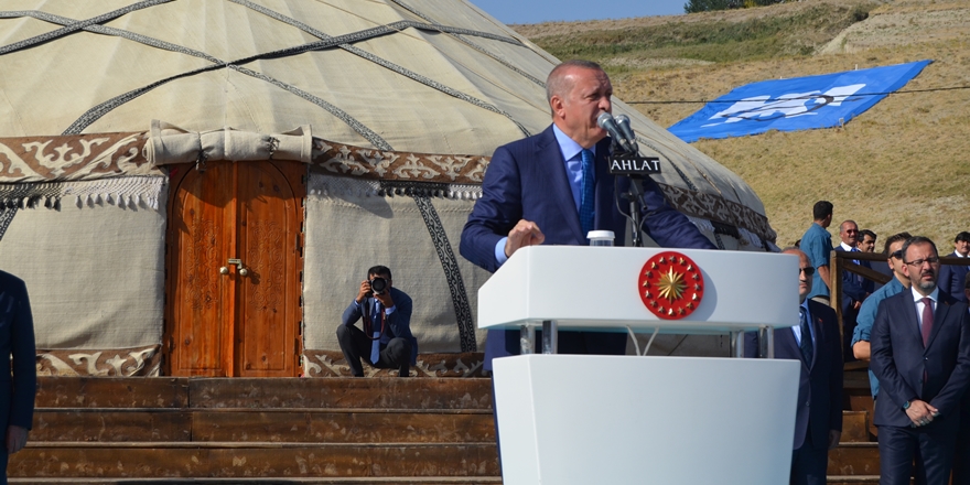 Cumhurbaşkanı Erdoğan Ahlat'ta İncelemelerde Bulundu