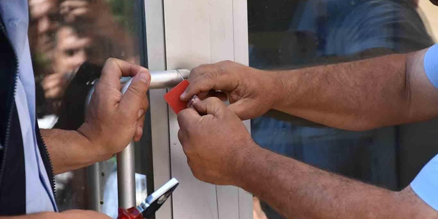 VEDAŞ, Borcu Olan Belediyenin Elektriğini Kesti, Belediye VEDAŞ’ın Binasını Mühürledi