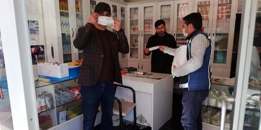 Adilcevaz Belediyesi Vatandaşlara Maske Dağıttı