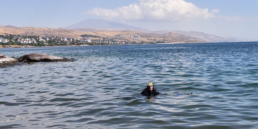 Van Gölü'nün Derinliklerinde Eski Yerleşim Yeri Kalıntılarına Rastlandı