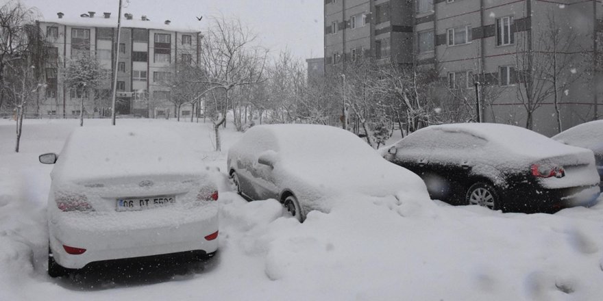 Bitlis'te 75 Köy Yolu Ulaşıma Kapandı Okullar Tatil Edildi