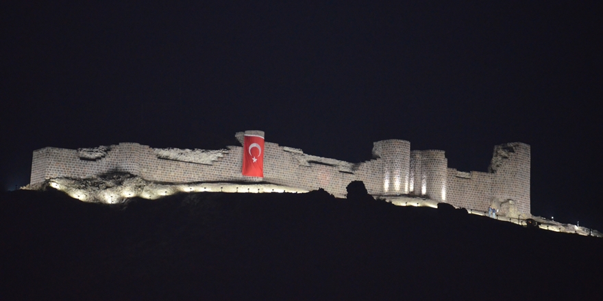 Urartular Dönemine Ait Tarihi Kalenin Açılışı Renkli Görüntülere Sahne Oldu