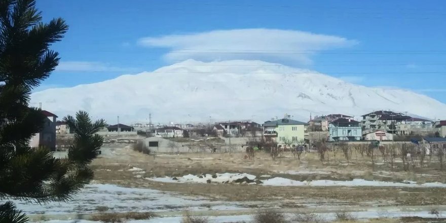 Adilcevaz'da Yalancı Bahar