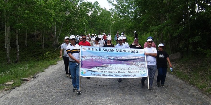 Nemrut Krater Gölü'nde 'Obezite Farkındalık Yürüyüşü'