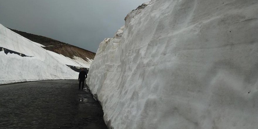 Nemrut'ta Mayıs Ayında 5 Metrelik Kar