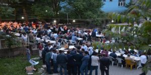 AK Parti Bitlis İl Teşkilatı İftar Çadırı Kurdu