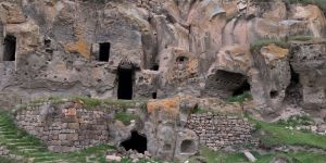 Ahlat Mağara Evleri