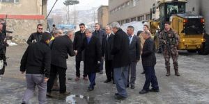 Vali Ahmet Çınar Belediyenin Sosyal Tesislerini Gezdi