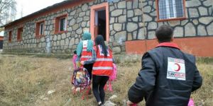 Kızılay'dan Öğrencilere Kırtasiye Yardımı