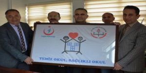 Tatvan'da Bir Okul "Beyaz Bayrak" Almaya Hak Kazandı