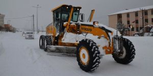Bitlis'te Araçlar Karda Mahsur Kaldı