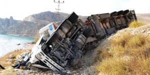 Adilcevaz’da İki TIR Kaza Yaptı