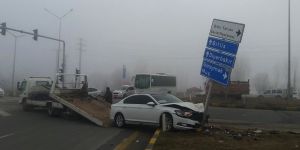 Kamyonet ile Otomobil Çarpıştı; 8 Yaralı