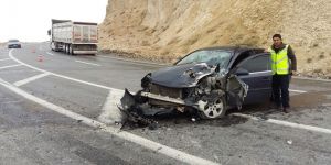 Adilcevaz’da İki Araç Kafa Kafaya Çarpıştı