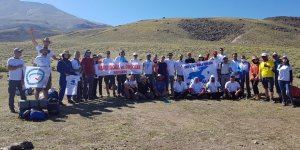 Van Gölü’ne Dikkat Çekmek İçin Süphan Dağı’na Zirve Tırmanışı