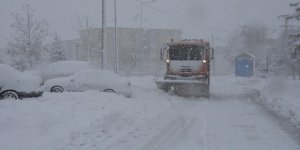 Yollar Ulaşıma Kapatıldı, Okullar Tatil Edildi