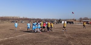 Adilcevaz’daki Amatör Lig Maçında Oyuncular Birbirine Girdi