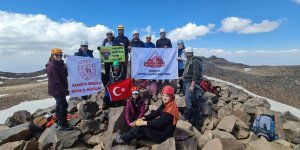 Sakaryalı Dağcılar Süphan Dağı’na Zirve Yaptı