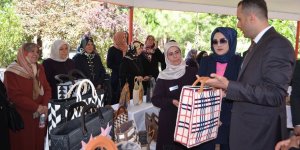 El Sanatları Kursuna Katılan Kadınlar Hünerlerini Sergiledi