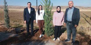 Üniversite Öğrencileri 500 Fidanı Toprakla Buluşturdu