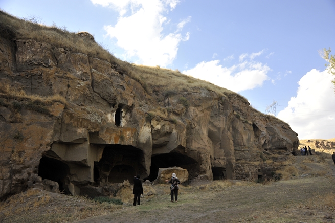 ahlat-magara-evleri-(1).jpg