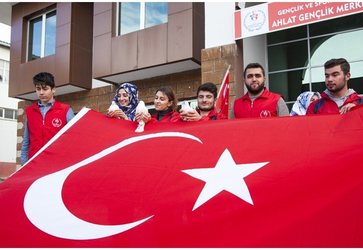 ahlatli-gencler-zeytin-dali-harekatina-destek-olmak-amaciyla-yazdiklari-001.jpg