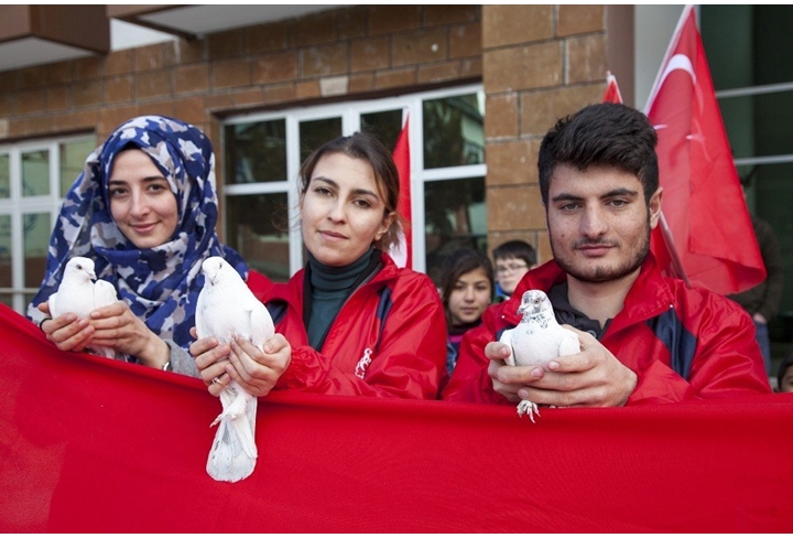ahlatli-gencler-zeytin-dali-harekatina-destek-olmak-amaciyla-yazdiklari-002.jpg