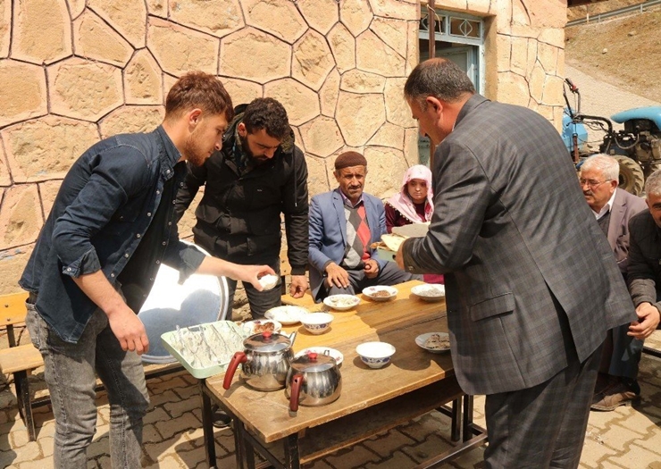 bitlis-merkeze-bagli-keklikduzu-koyunde-90-yildir-muhtarlik-secimi-003.jpg