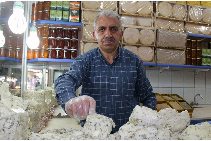 otlu-peynirin-fiyati-cep-yakiyor-zvk_galeri.jpg