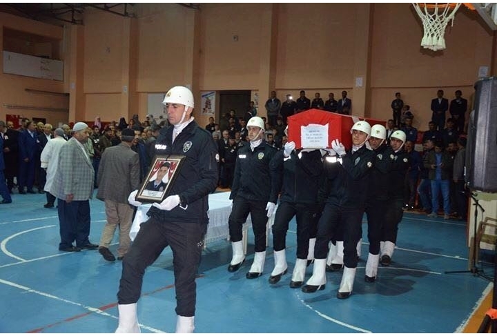 sirnakta-gorev-yaparken-gecirdigi-kalp-krizi-sonucu-hayatini-005.jpg
