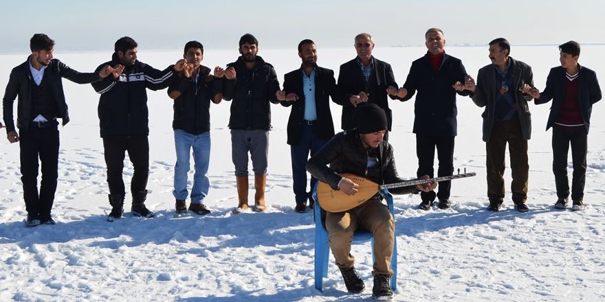 Donan Göl Gençlerin Eğlence Alanı Oldu